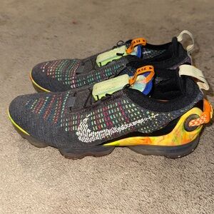 Nike Sneakers Fits A Women’s 7